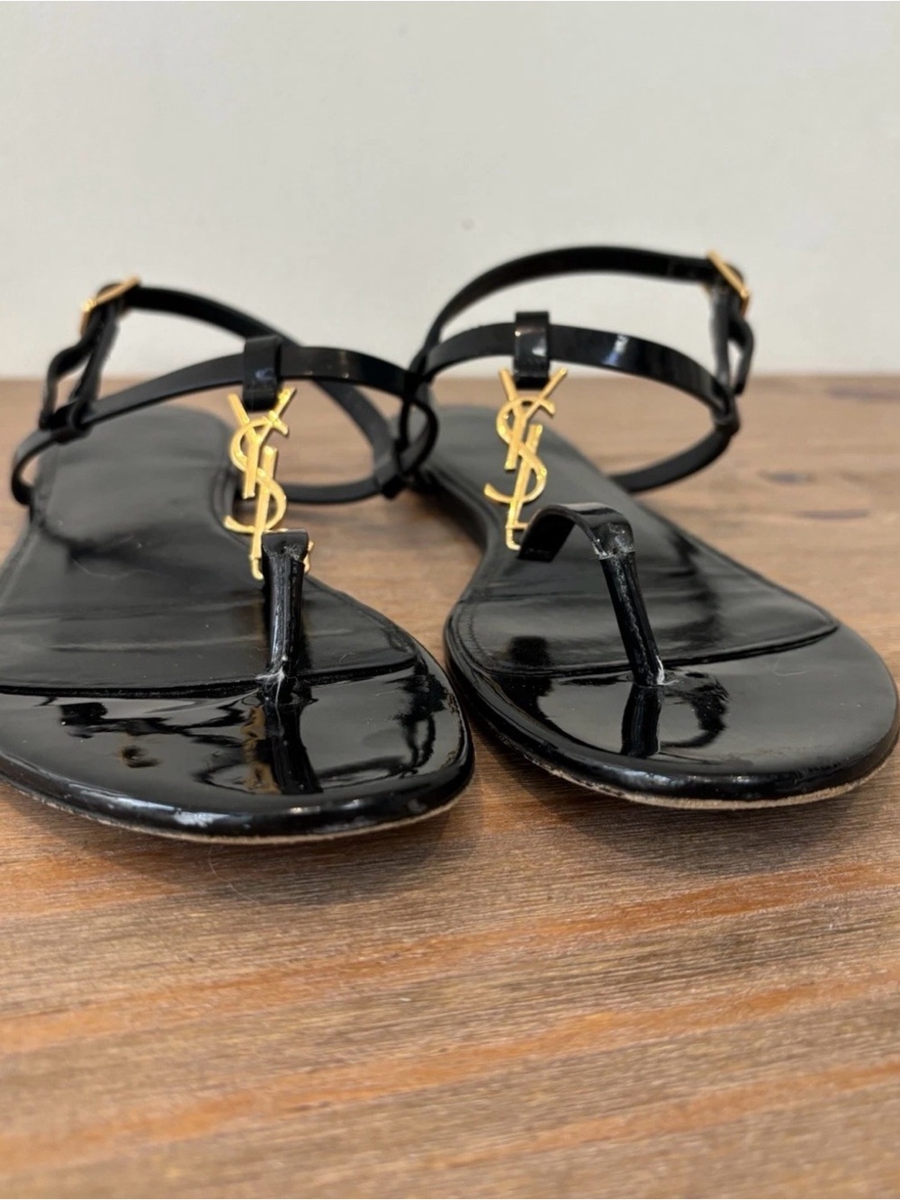 Saint Laurent Cassandra YSL t- strap black patent leather flat sandals 38.5 - Picture 3 of 8
